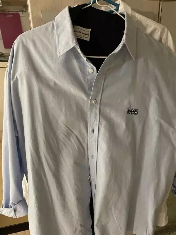 색이 아주 이쁘고요 넣어 입었을때 빛을 발합니다.