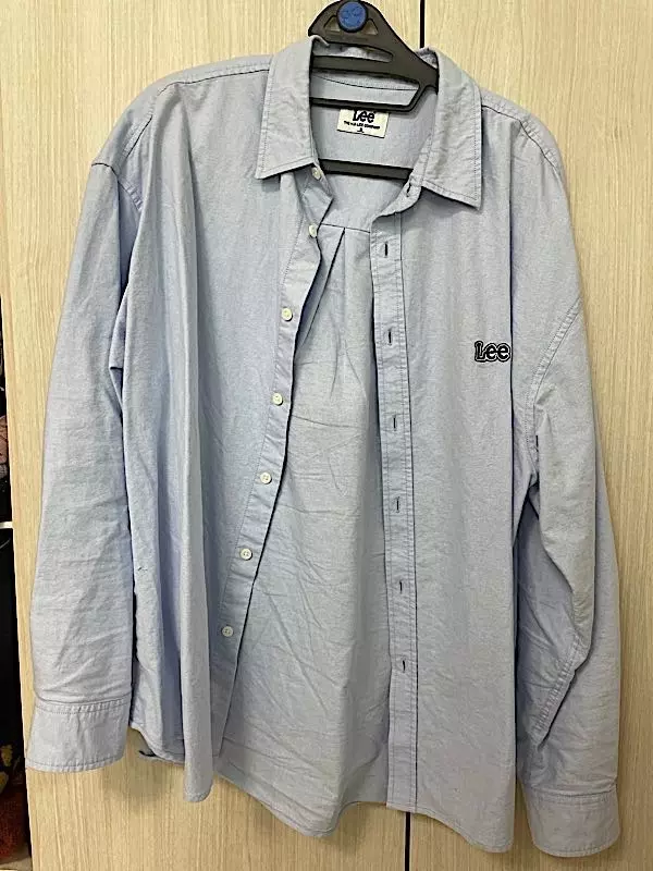 키가 작은 편이라 오버핏 하고도 남을 만큼 크지만 예쁘지 않은 핏이 아니어서 단독으로