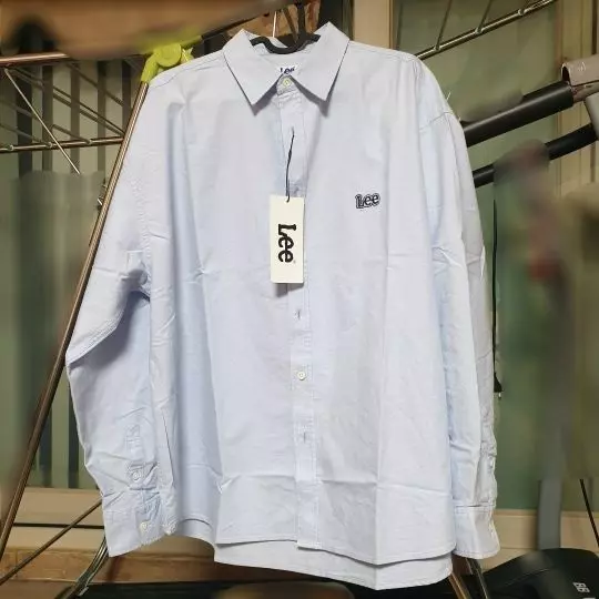 색감 예쁘고요 오버핏이라 S여도 엄청 크네요 재질도 만족해요