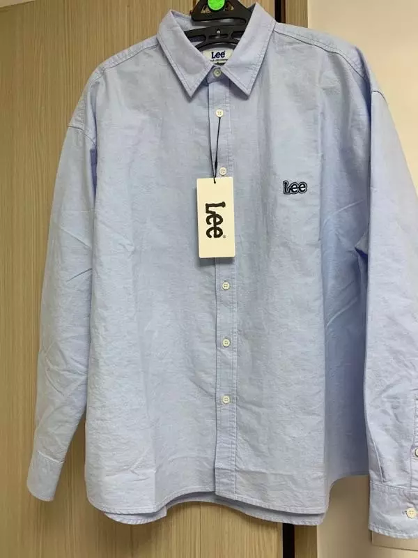 팔길이 긴거 빼고는 전체적인 핏이 딱 좋아요 적당한 오버핏이라 입기 좋습니다 색감도