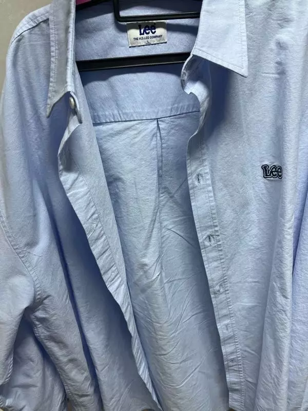 사이즈도 커서 시티보이 느낌으로 입기 좋구로고가 너무 예뻐요