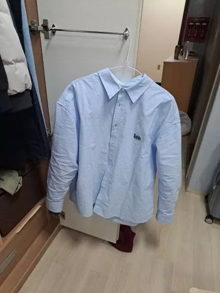 핏이 예쁘게 잘 떨어지는 편입니다. 재질도 여름에 좋아요잉