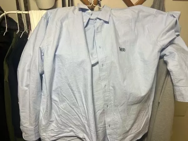 넣입해서 밑단이 쭈글쭈글한거구요 원단 짱짱하고 브랜드 로고가 귀여워요