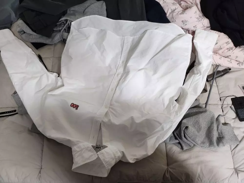 품이 커서 그냥 남방처럼 겉에 입을거면 이쁜데 안에 입으려고난 못할거같아요