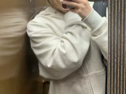 짱 이쁩니다 근데 s살걸 후회 중이예여 ㅠㅠ 요즘에 리 많이 입길래 학교가서 겹치는 애