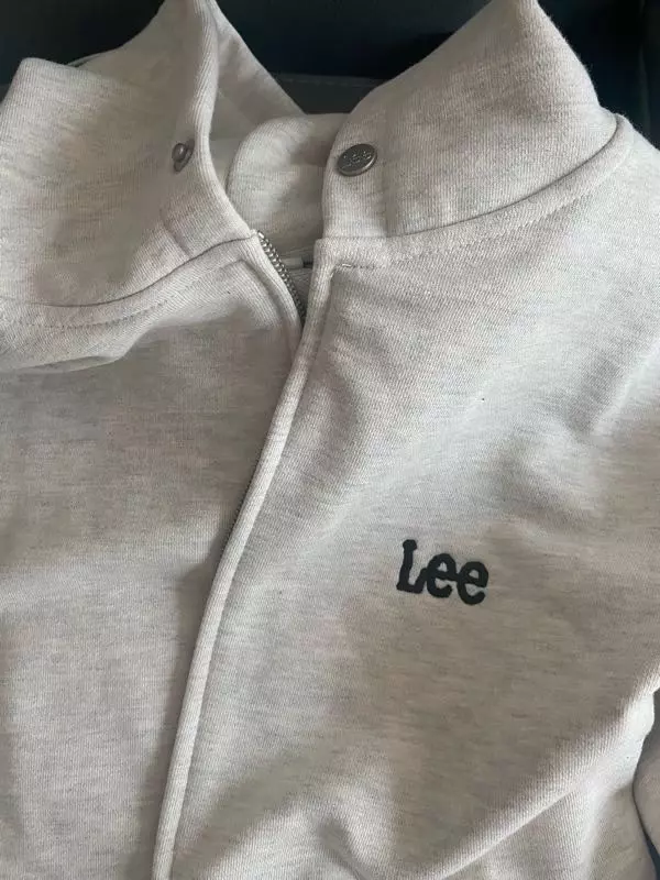 매장에서 보고 주문했어요 이쁘네요 단추 포인트로 귀엽습니다