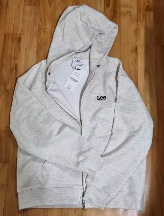 딱 사진대로에요  무난하게 입기 좋아요 이제 봄이라 좀 밝은색으로 샀어요 잘입을게요