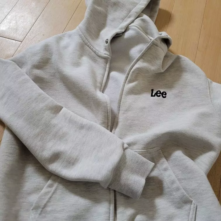 색 너무 예쁘고 사이즈도 괜찮아요교복에 입으면 이쁠 것 같아요