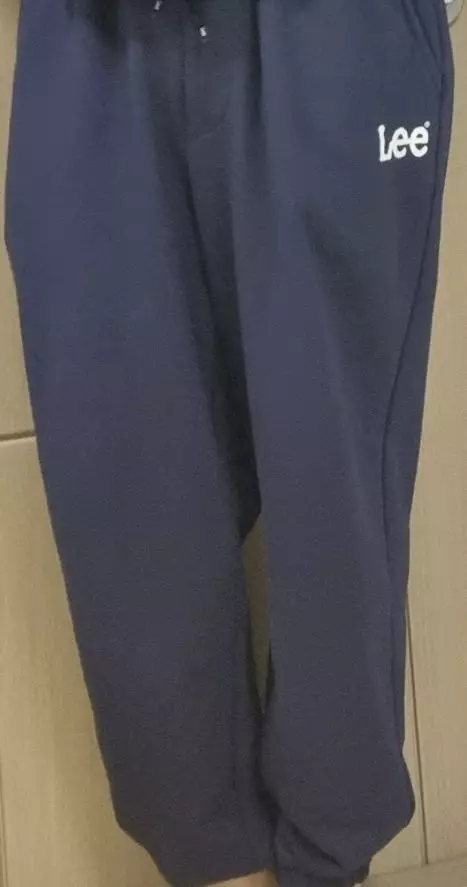 생각보다 옷이 두껍고 겨울에도 안추울거같네요그리고 옷 기장이 생각보다 길어서 잘 생