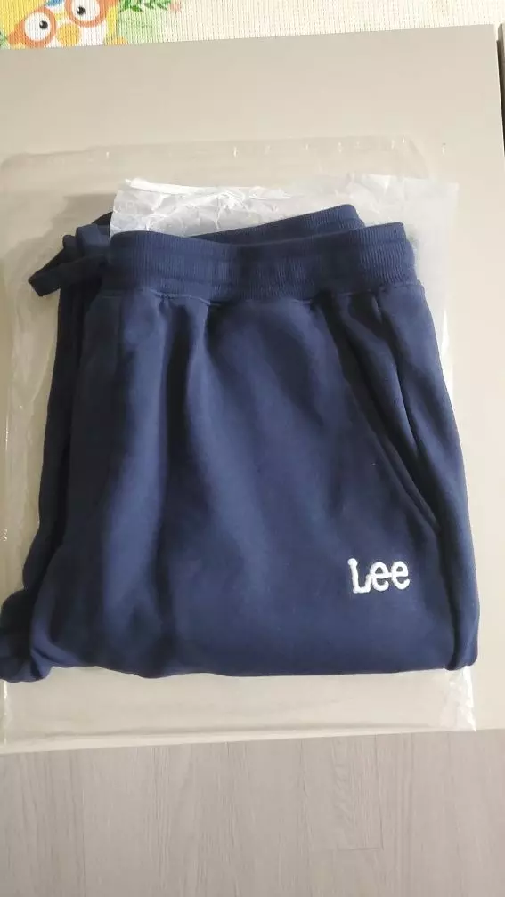 소재는 면62% 폴리38% 입니다. XL가 클까봐 걱정했는데 잘 맞네요. 평상시 구입하는 옷