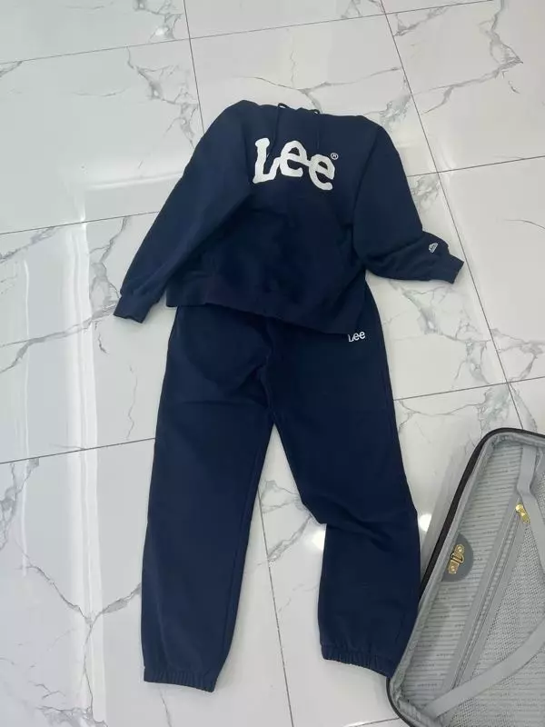 커플로 샀는데 편하고 좋아요 싸게 잘 샀어요 배송 빨라요