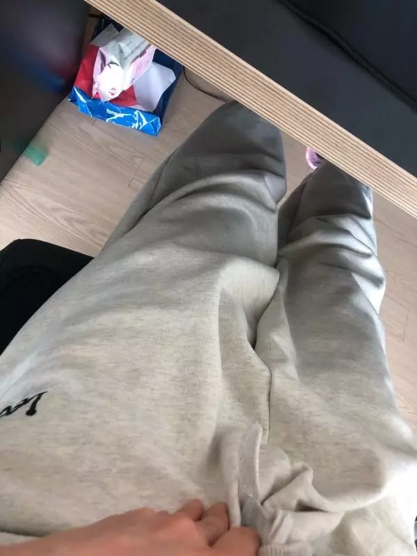 M사이즈는 큽니다 상의가 m이라 똑같이 했는데하의는 큽니다 길이는 짧아요 근데 예쁘네