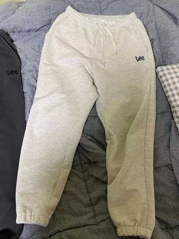 예뻐요!! 앞뒤로 로고가 있어서 심플하면서 깔끔해용