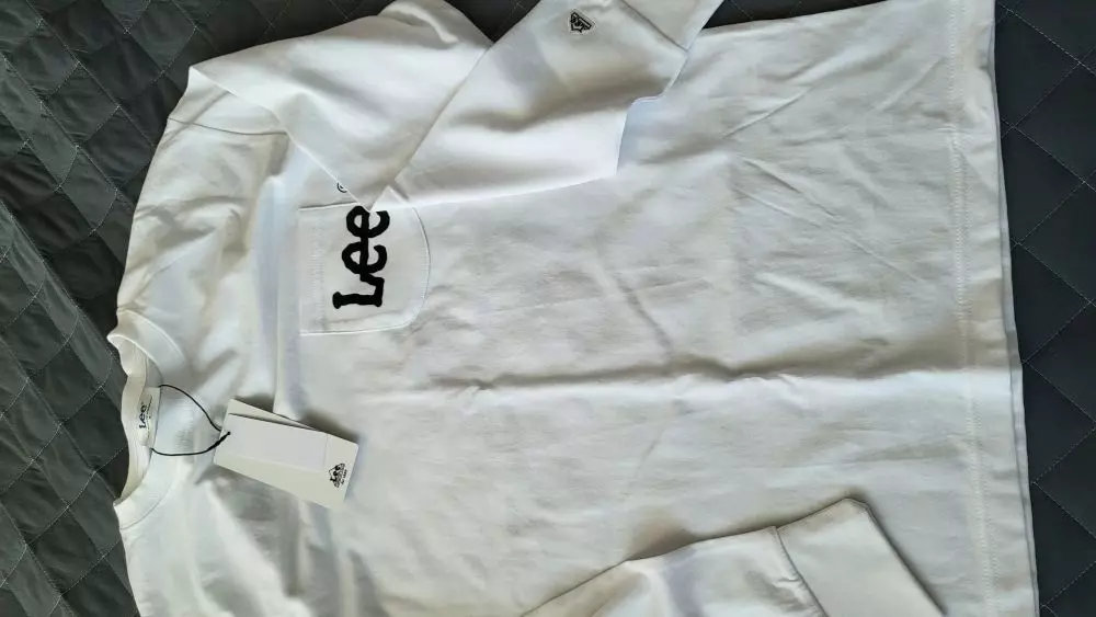 박시하니 예뻐요 포켓도 귀엽고원단도 좋고 소매 디테일 좋으네요