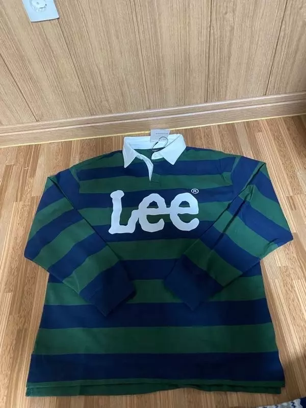 옷 이쁘고 스몰치고는 큰데 제가 원하는 기장이라 괜찮아요 잘입을게요