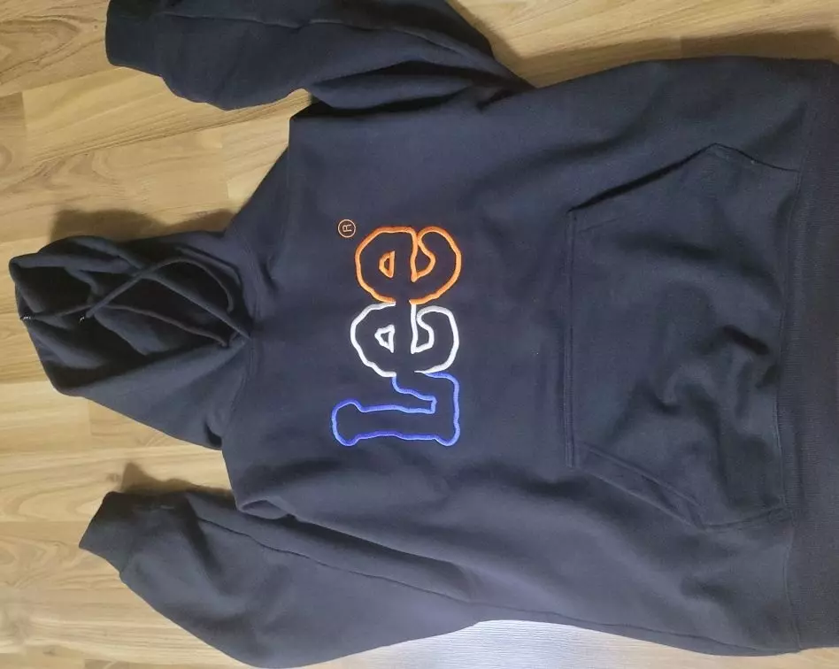 후드티가 너무 멋있고 예쁘고 제가 큰체격 인데도 불구 하고 너무 멋있습니다