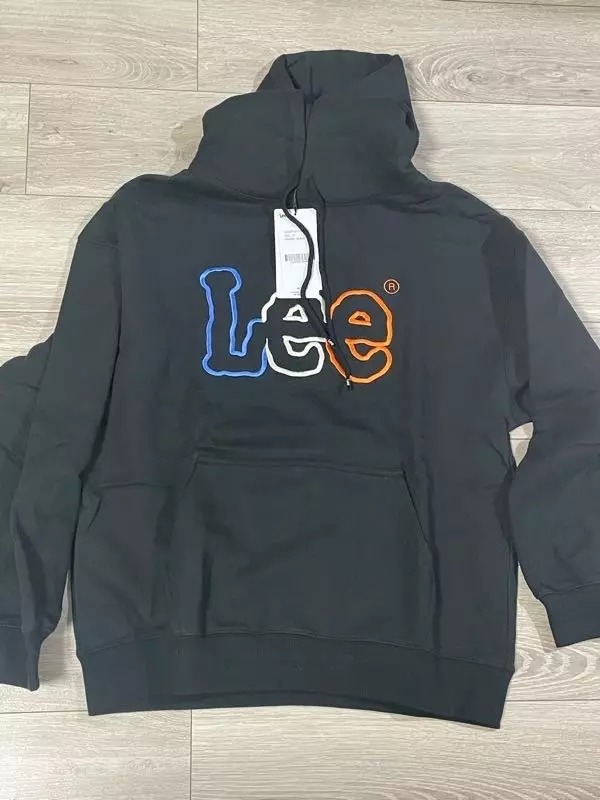 s품절이라 m샀는데 크면 어쩌지 했었는데 막상 입어보니 좀 크긴 한데 막 크진 않아요 