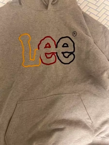 첨 받았을때 엄청 무거웠는데 입다보니까 너무 예뻐서 신경 안썼어요