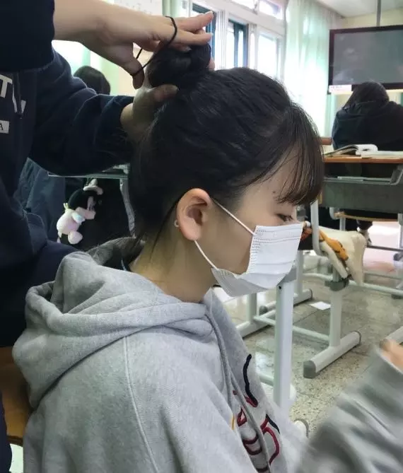 이렇게 꾸안꾸로 입을 수 있는 제품도 별로 없어요.. 진짜 사고서 친구들이 다 엥? 진짜