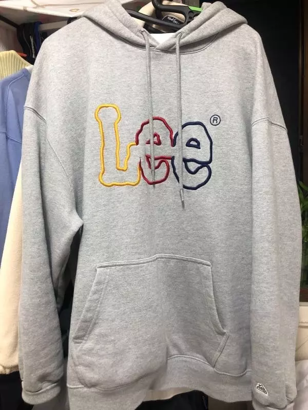 커플티로 샀는데 왕 예뻐요 리 최고 애인이 리씨면 사야됨 근데 톡톡하진 않고 흐물흐물