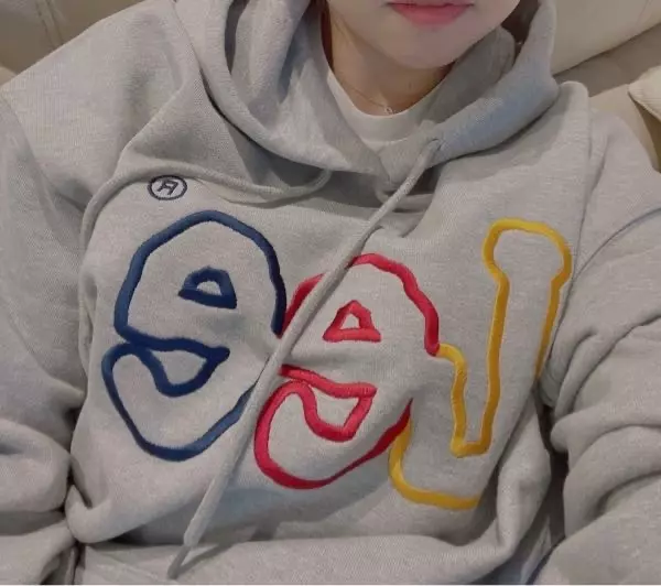 LEE 자수도 예쁘고~핏도 넉넉해서 ㅎㅎ편하게 입고 있습니다. ❤️