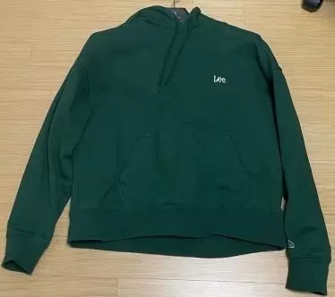 팔 길이에 비해 총장이 좀 짧은 것 같아요. 색은 차분한 초록색이라 완전 맘에 들어요