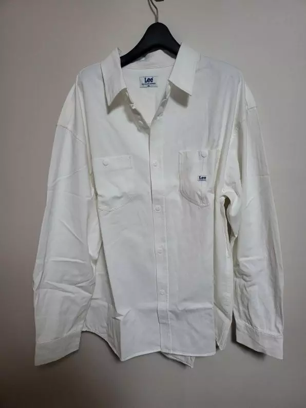 베이직한데 오버핏에 재질도 너무 좋아요... 하늘색도있음 좋겠어요