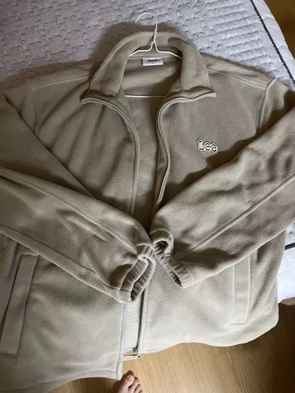 리 트위치로고 플리스 집업자켓 베이지 너무 좋다요 따뜻