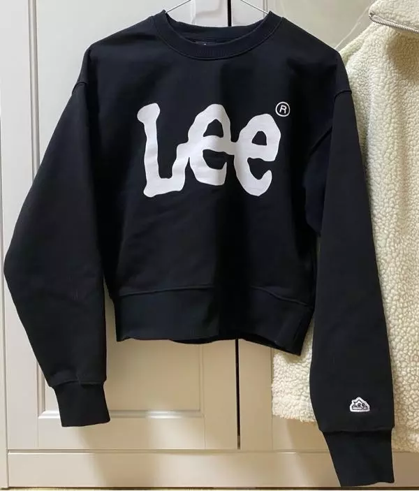 키 163이고 s 구매했는데 소매가 딱 맞아요길이는 골반정도 와서 원했던 기장감이긴 한