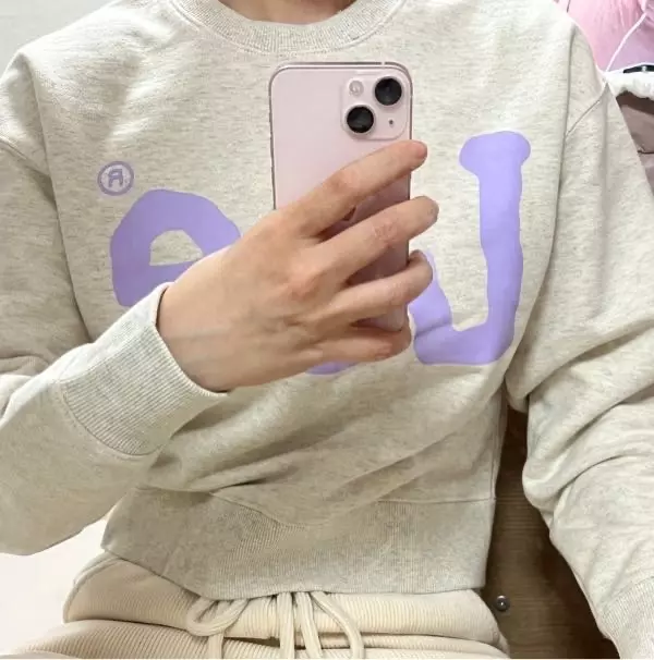 생각보다 두툼해서 겨울에도 따뜻하게 입을 수 있겠어요. 너무 이뻐용