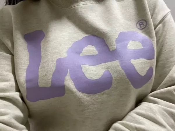 진짜 진짜 완전 귀여워요. 크림색에다가 보라색으로 포인트가 있으니까 이것만 입어도 