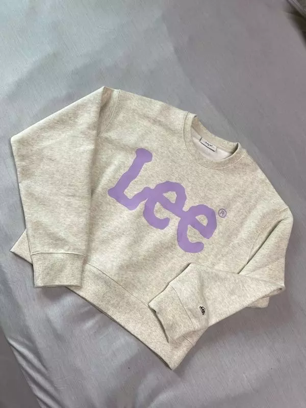 색감 깡패!! 연보라색 처돌이인 저한테 딱이에요 길이도 크롭인데 너무 짧지도 않고 딱