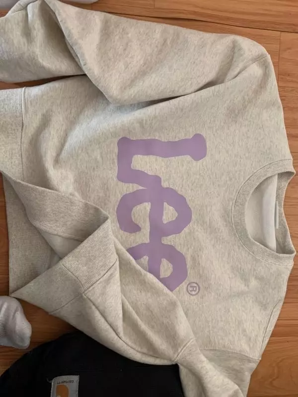 가격이 살짝 비싼감이 잇긴 한데 이쁘고 잘 입을 것 같습니등