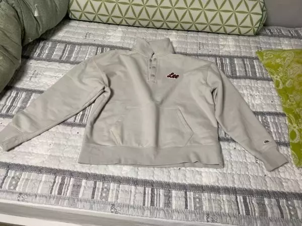 디자인이나 핏 다 너무 예쁩니다 다만 길이는 제가 가진 다른 히 오버핏 맨투맨에 비해