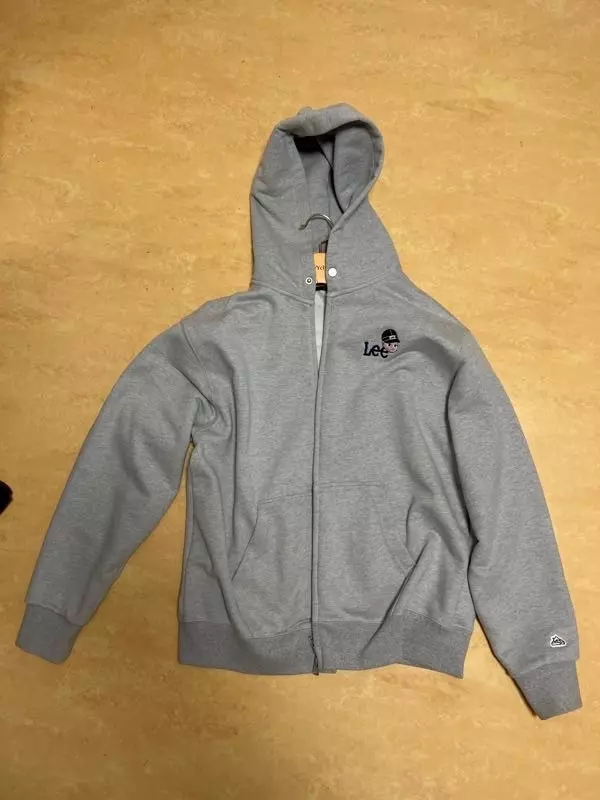 후드집업이 필요했는데 애매한 날씨에 잘 입을수 있을것 같습니다