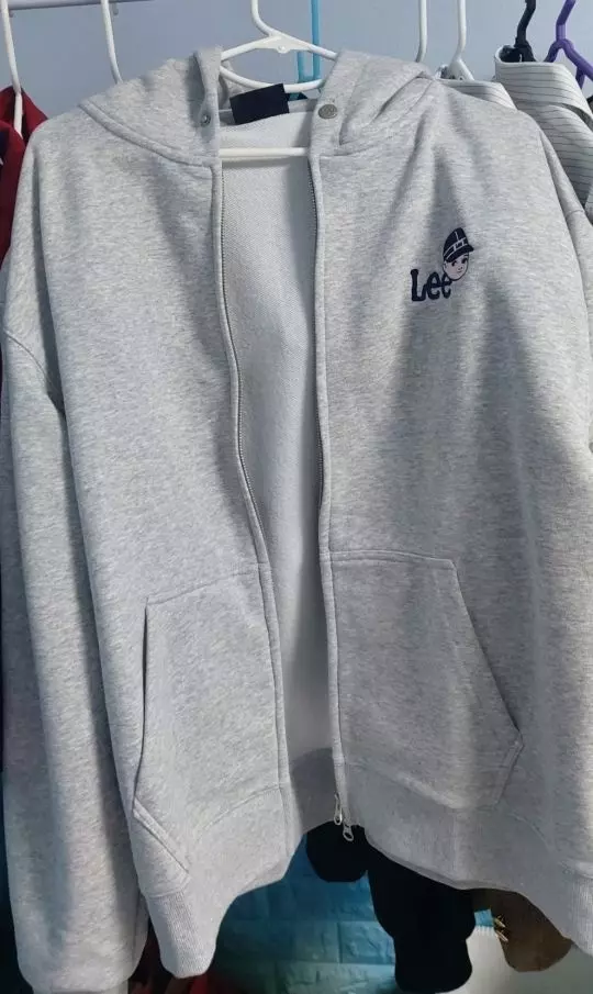 아이가 좋아하네요.검정색만 입어서 밝은거로 했는데부드럽고 이쁘네요