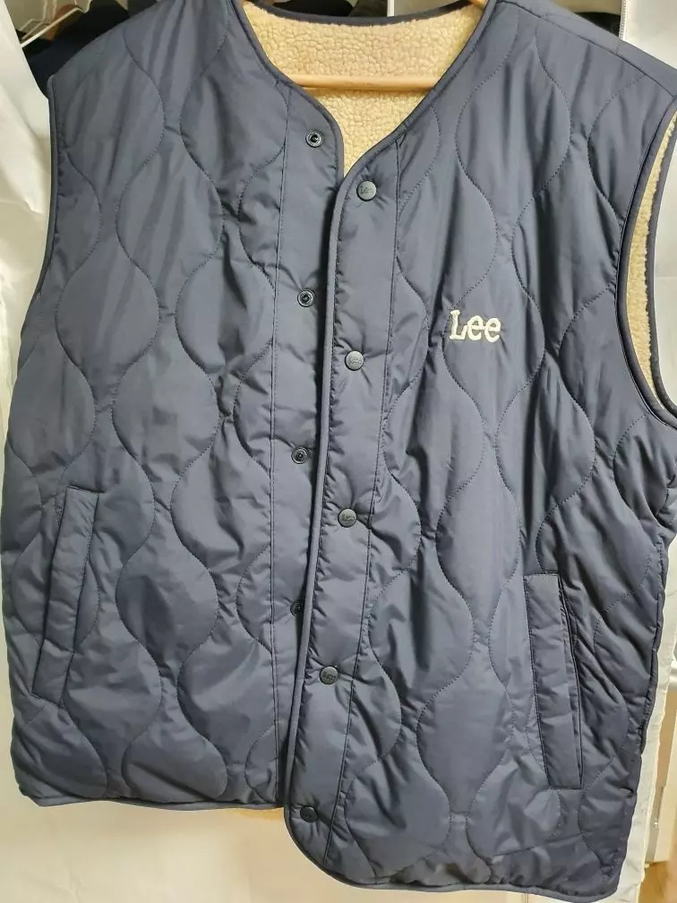 뒤집어 입어도 이쁘고 그냥 입어도 이쁘고 너무 맘에 들어요 추석세일로 싸게 잘 구입한