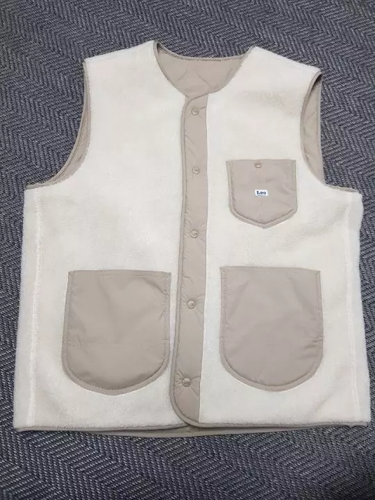 맨투맨이나 후드티에 너무 잘 어울려요! 양면이라 다른 느낌으로 입을 수 있어 좋고 77