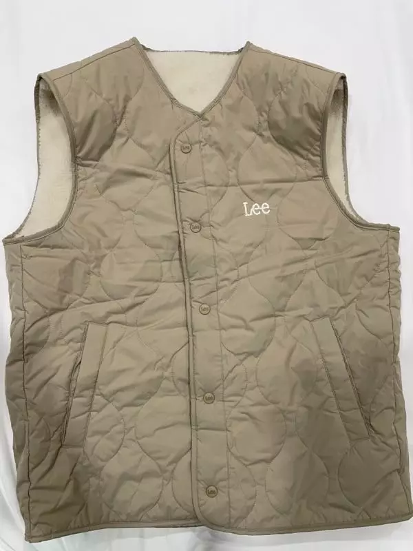 몸에 넉넉하게 잘맞네요~~색상은 사진과 동일 하고요~~~엄청 따뜻합니다~~~디자인도 무