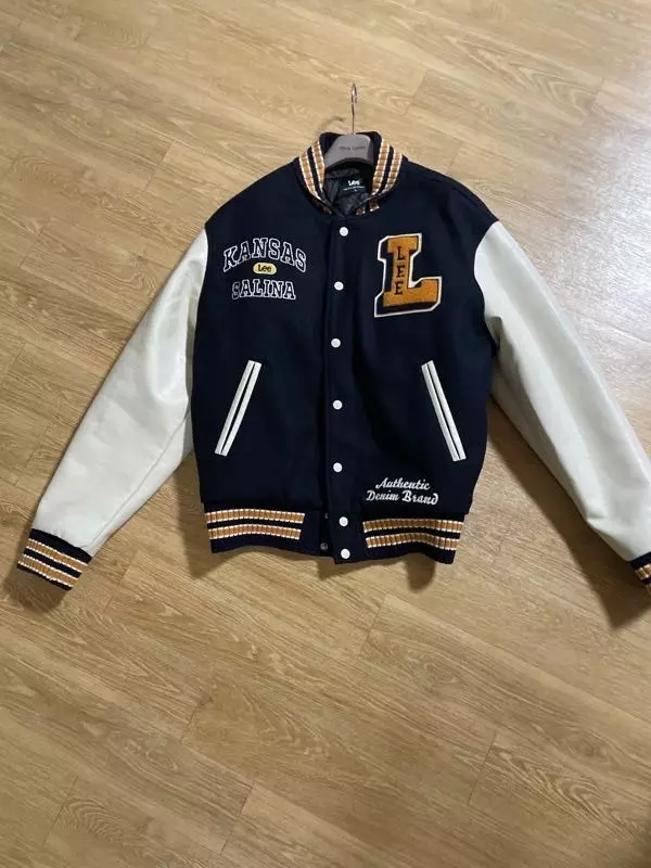 막상 실제로 입어보니 따뜻하네요색감도 사진상 그대로 입니다