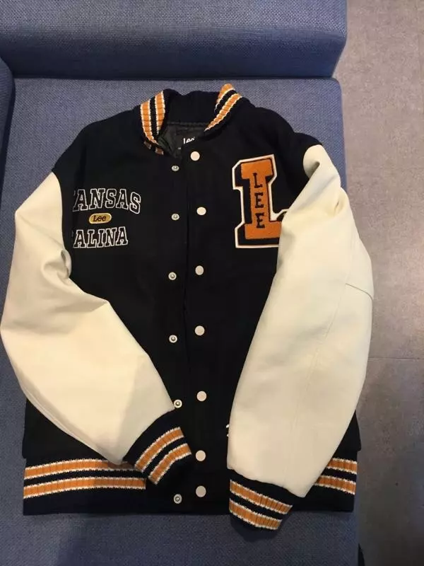 전체적으로 옷은 이뻐요 근데 팔이 길어서 수선 보냈어요