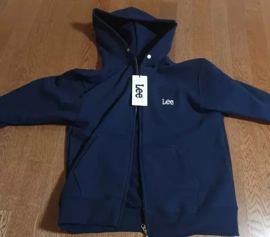 사이즈도 적당하고 딱 좋은것같아요 잘 입을게요