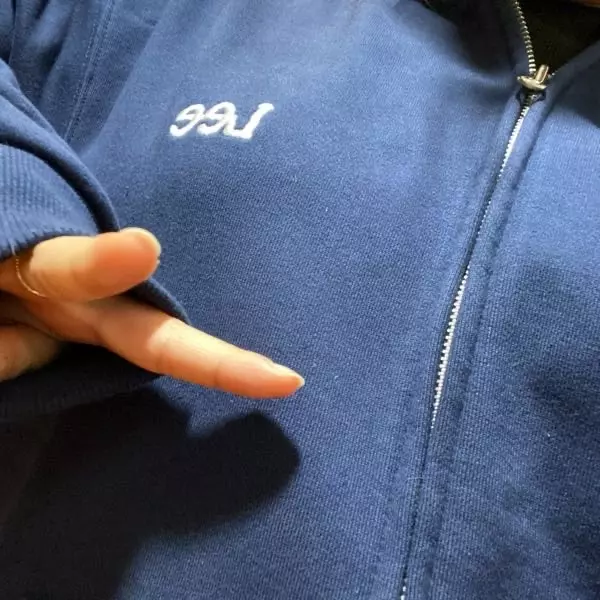 색감도 좋고 핏도 예뻐요 반팔에다 입어도 깔끔하게 이쁜 것 같아요💗