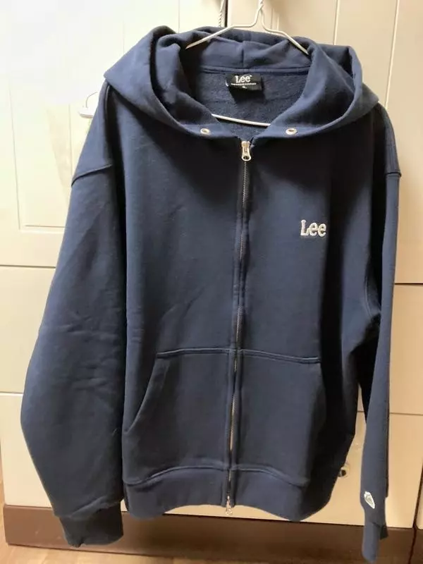 기본 네이비 색상 후드집업 입니다. 요즘 날씨에 입기 좋아요