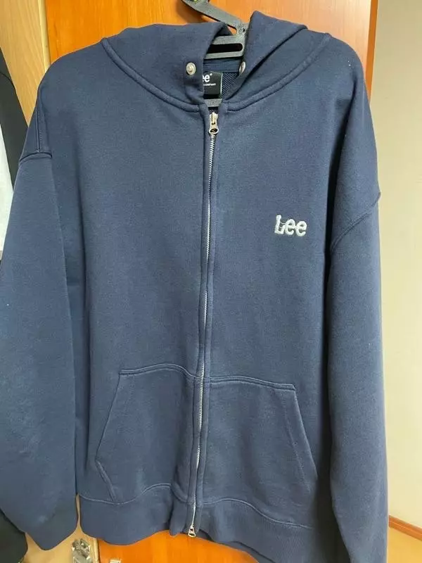 네이비라기보단 파란색이라 생각했더거랑은 달랐지만 색깔 엄청 예븜