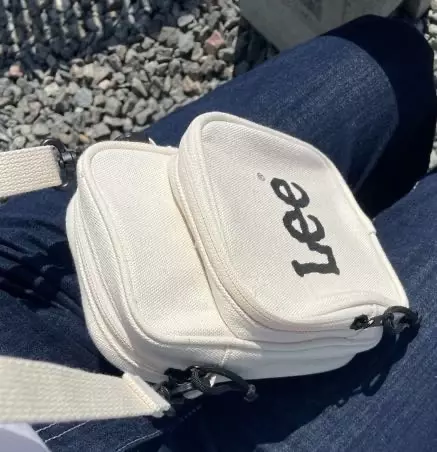 수납공간도 많고 길이 조절도 할 수 있어서 좋아요 가방도 튼튼해서 모양 잘 잡히고 예