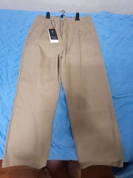 베이지 색 바지가 없어서 한참고민하다가 샀는데 이뻐요