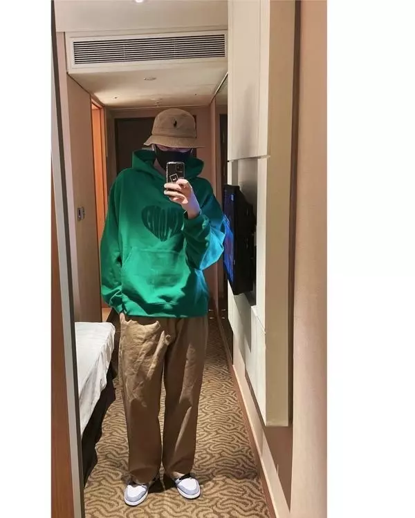 이쁘내요.핏도 색감도 마음에 들고 코디도쉽내요^^