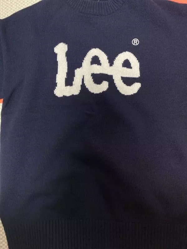 너무 맘에들어요! 다만 재질이 조금 거칠어서레이어드 해서 입으면 괜찮을 것 같아요~