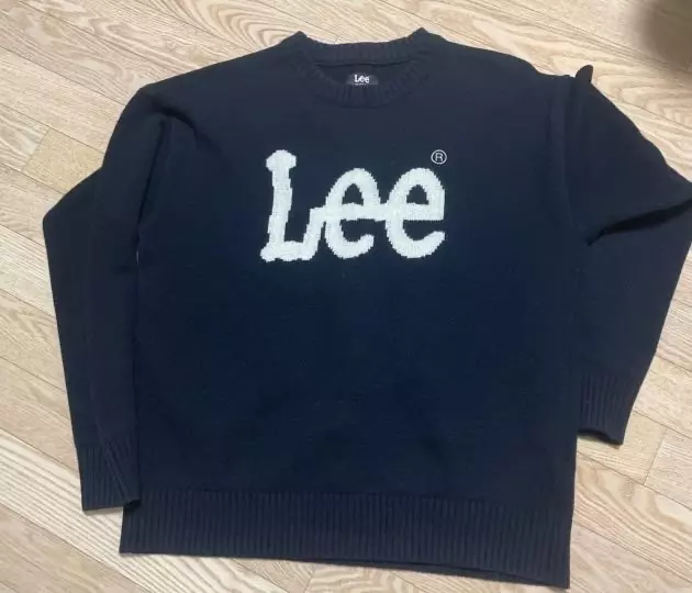 디자인 사이즈 모두 좋습니다 다만 좀 까칠하네요